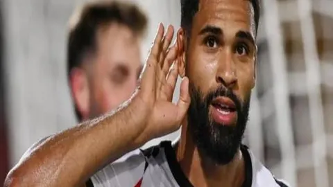 冰壶赛场：瑞典队对阵中国队女子锦标赛循环赛对决